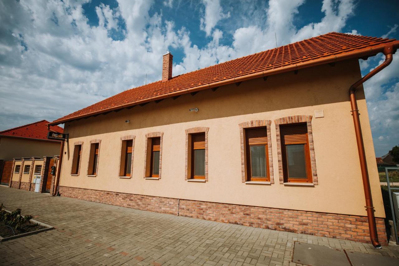 Nemeth Apartmanhazak Mórahalom Exterior foto