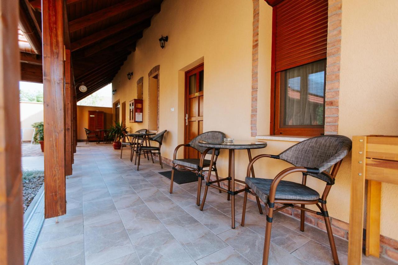 Nemeth Apartmanhazak Mórahalom Exterior foto